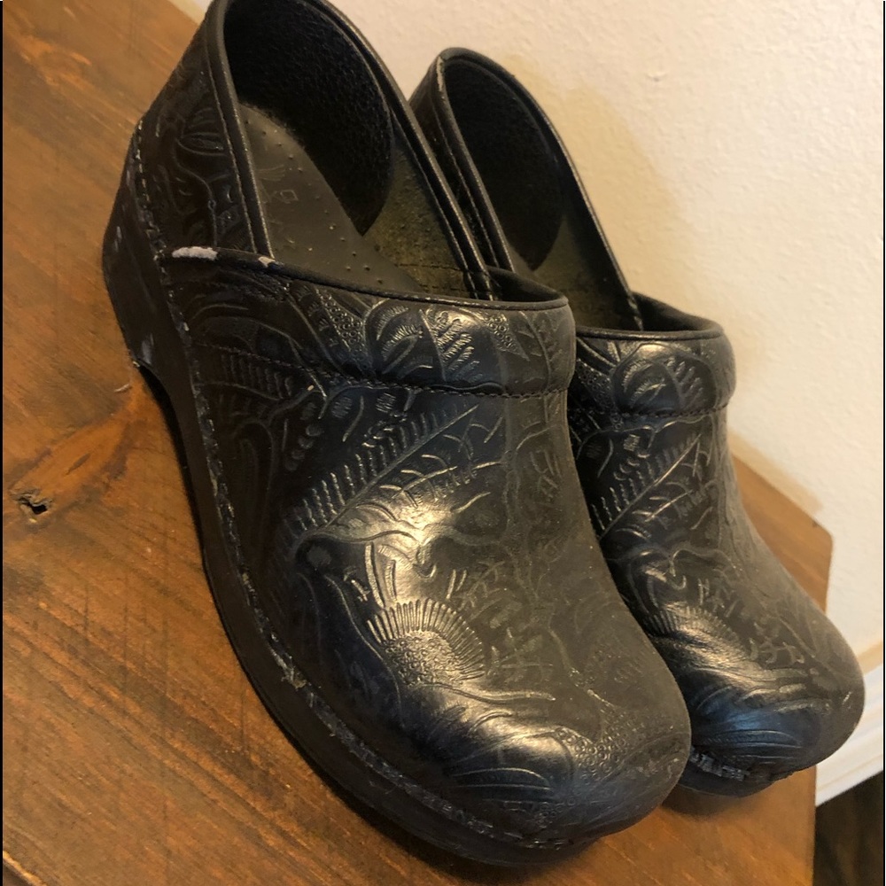 Black tooled dansko shoes